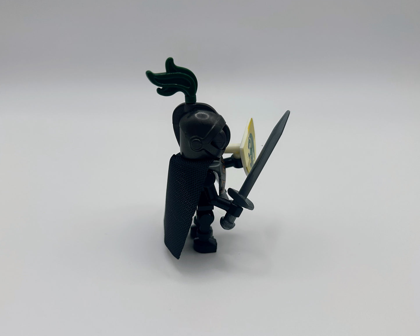 Black Skeleton Knight/w Shield fig